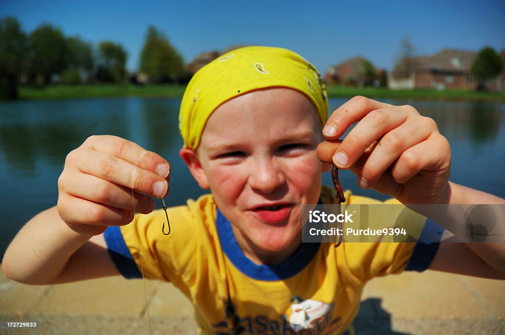 Молодой мальчик Fishing Series - Стоковые фото Веселье роялти-фри