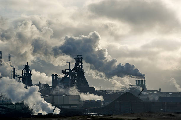 많은 흡연합니다 - pollution coal carbon dioxide smoke stack 뉴스 사진 이미지