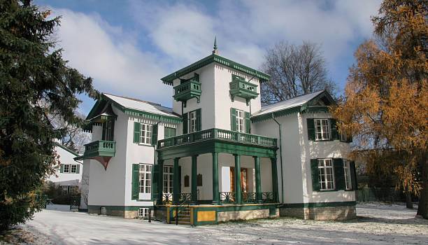 istock Bellevue House Kingston in Light Snow 172730583