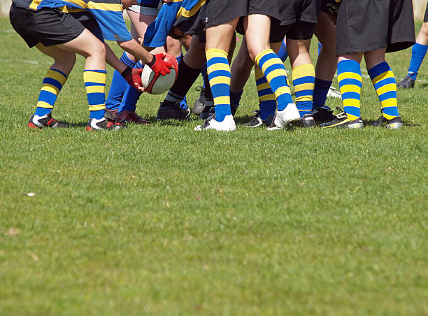 gedränge - rugby scrum sport effort stock-fotos und bilder