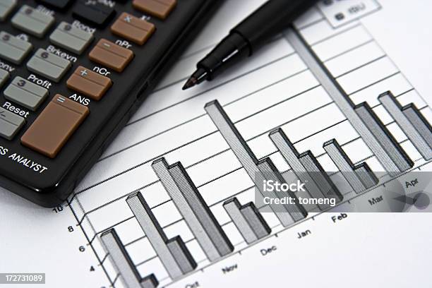 Anualmente Gráfico De Barras Calcular Imagens De Vendas - Fotografias de stock e mais imagens de Calculadora