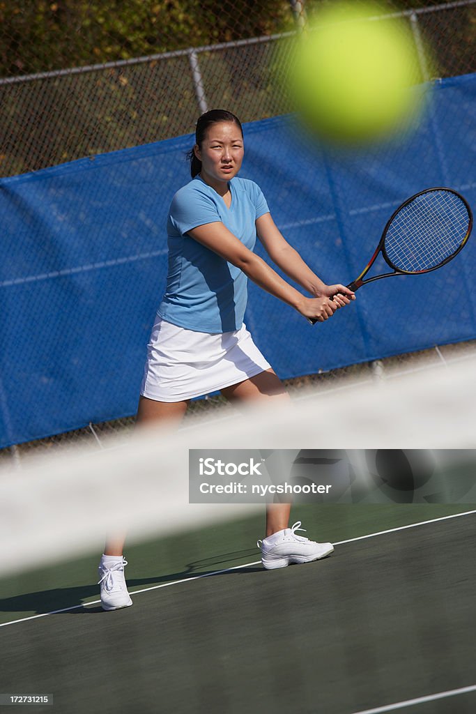 Kobieta tenisa na zewnętrznej stronie dłoni - Zbiór zdjęć royalty-free (20-29 lat)