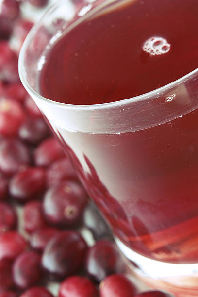 succo di mirtillo - cranberry juice foto e immagini stock