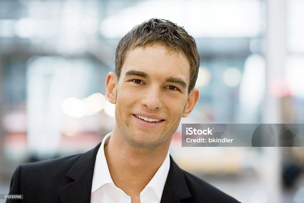 Jovem sorridente - Foto de stock de 20 Anos royalty-free