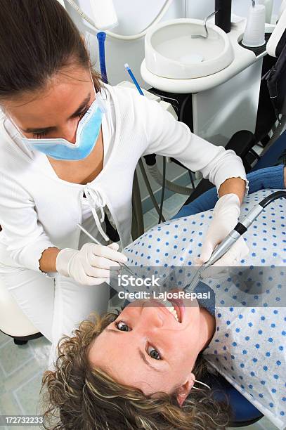 Foto de Tratamento De Dentista e mais fotos de stock de Adulto - Adulto, Amimar, Boca Humana