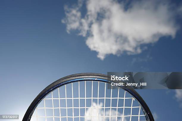 테니스 라켓을 Against Blue Sky 0명에 대한 스톡 사진 및 기타 이미지 - 0명, 개인 경기, 라켓