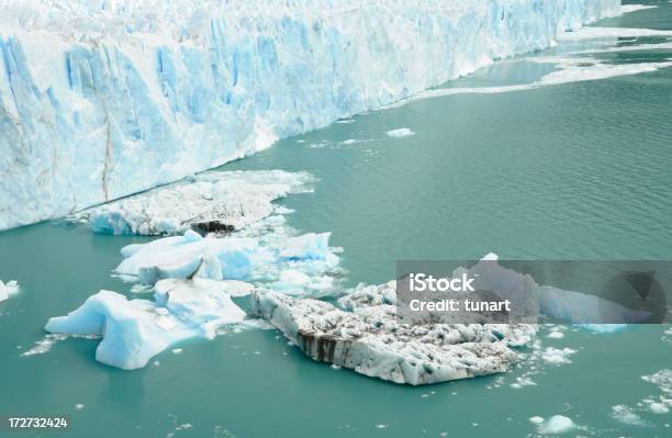 Glaciar Perito Moreno Foto de stock y más banco de imágenes de Agua helada - Agua helada, Aire libre, América del Sur