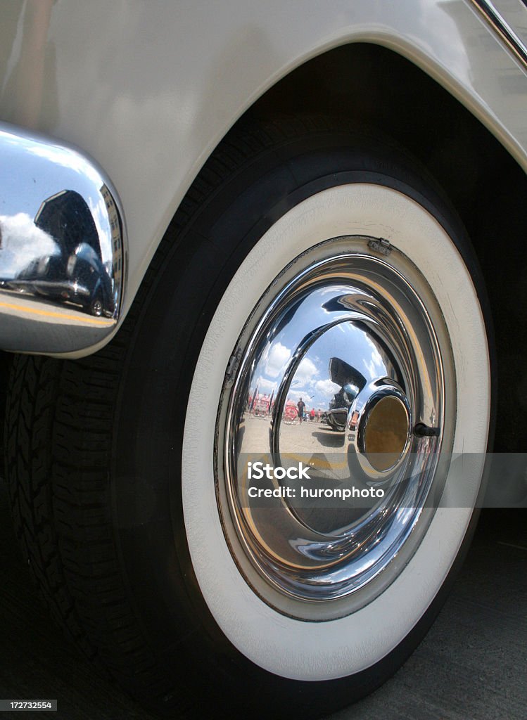 whitewall колесо - Стоковые фото 1950-1959 роялти-фри