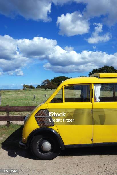 Campismo Vintage - Fotografias de stock e mais imagens de Carro de Família - Carro de Família, Natureza, Ninguém