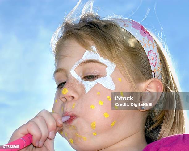 Foto de Tinta De Rosto E Balões e mais fotos de stock de 8-9 Anos - 8-9 Anos, Balão - Decoração, Beleza