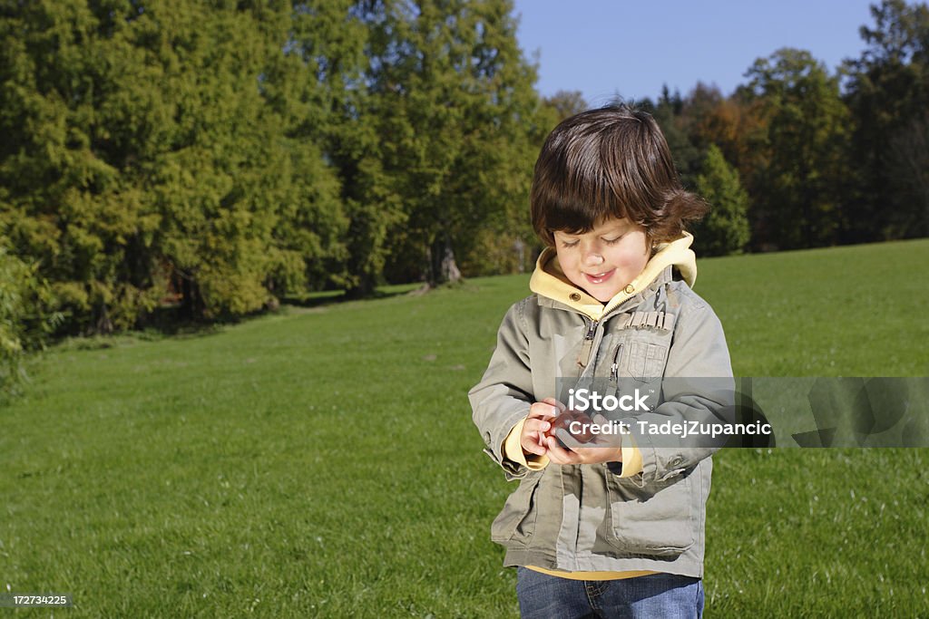 Boy in the park - Foto de stock de Agarrar libre de derechos