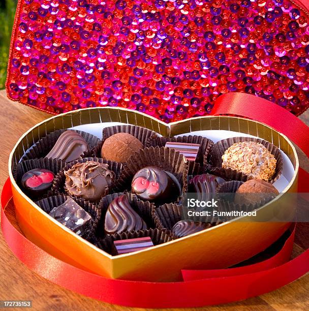 Belgische Schokolade Valentines Day Feiertags Candy Trüffel Herzgeschenkbox Stockfoto und mehr Bilder von Band