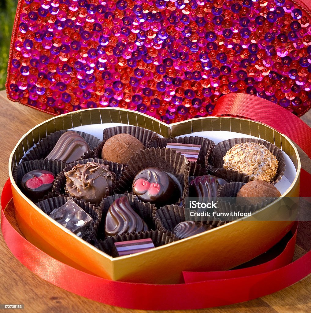 De Chocolate belgas Dia dos Namorados de férias doce trufas, coração, caixa de presente - Royalty-free Aniversário Foto de stock