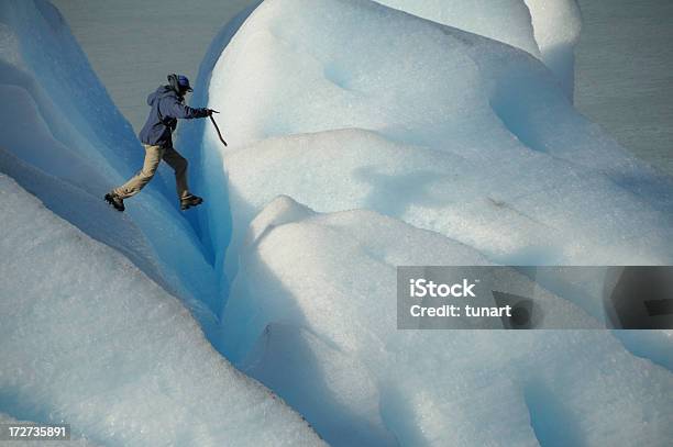 ハイキングで氷河 - モレノ氷河のストックフォトや画像を多数ご用意 - モレノ氷河, ハイキング, 1人