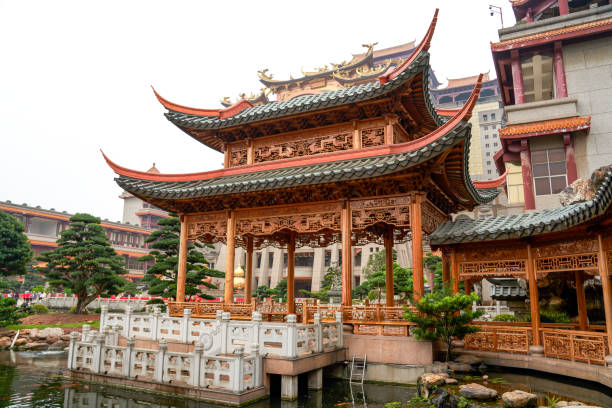 istock Luxurious Chinese classical garden garden scenery and ancient buildings 1727360845
