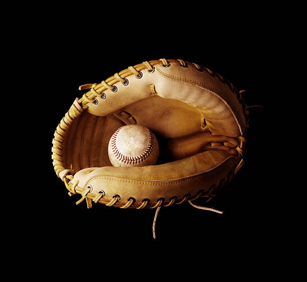 gant de baseball - baseball baseballs catching baseball glove photos et images de collection