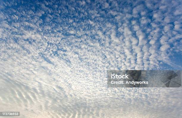 Flauschige Wolken Stockfoto und mehr Bilder von Abenddämmerung - Abenddämmerung, April, Bedecken