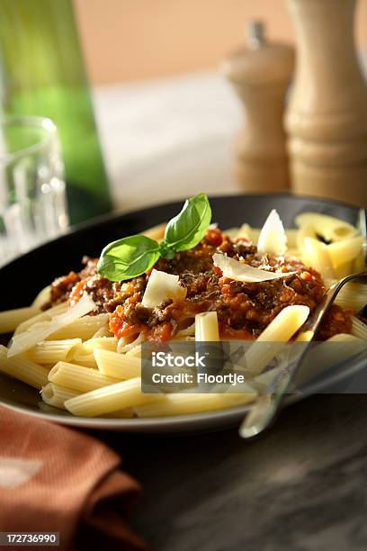 Italian Imágenes Fijas Penne Boloñesa Foto de stock y más banco de imágenes de Alimento - Alimento, Comida italiana, Comida salada
