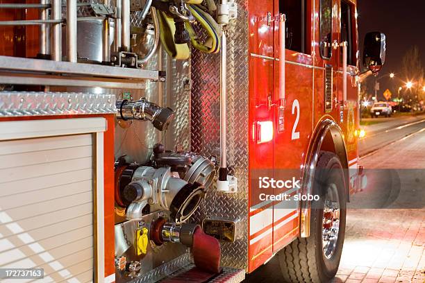 De Rescate Foto de stock y más banco de imágenes de Camión de bomberos - Camión de bomberos, Noche, Calle