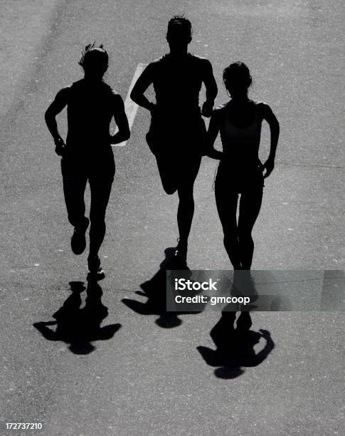 3 つのマラソンランナー - マラソンのストックフォトや画像を多数ご用意 - マラソン, 3人, アクティブライフスタイル