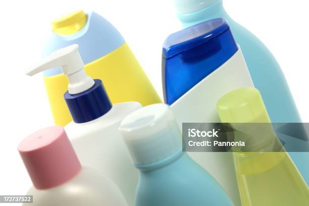 Photo libre de droit de Bouteilles En Plastique De Maquillage banque d'images et plus d'images libres de droit de Beauté - Beauté, Blanc, Bleu