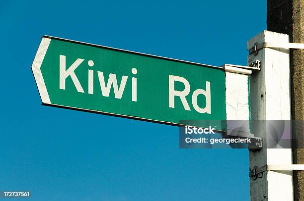 Kiwi Segnale Stradale - Fotografie stock e altre immagini di Nuova Zelanda - Nuova Zelanda, Segnaletica stradale, Indicatore di direzione - Segnale