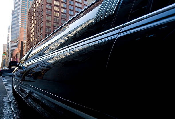 schwarze limousine - people traveling business travel travel new york city stock-fotos und bilder