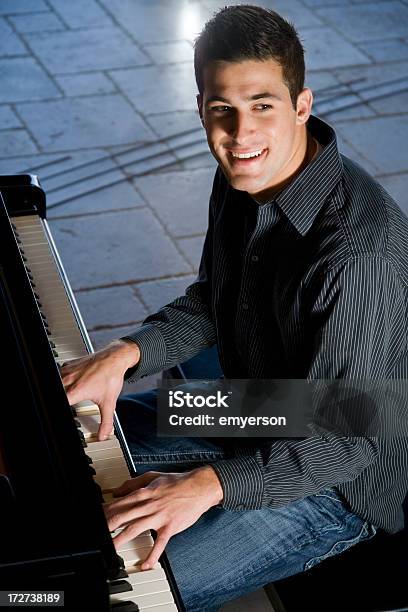 피아노 남자 20-29세에 대한 스톡 사진 및 기타 이미지 - 20-29세, 개념, 나이트클럽 가수