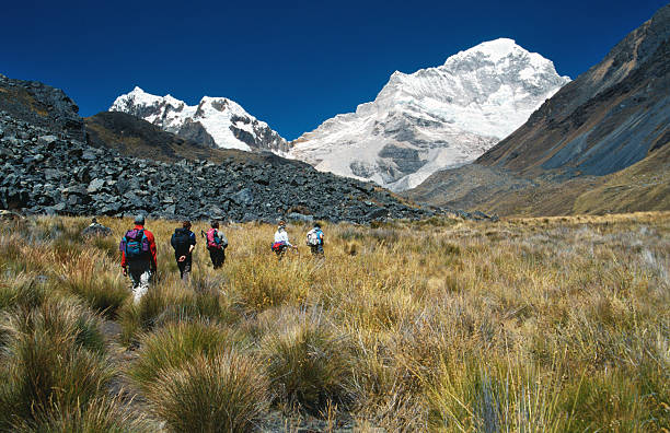 걷기 국경의 안데스 - mountain peru cordillera blanca mountain range 뉴스 사진 이미지