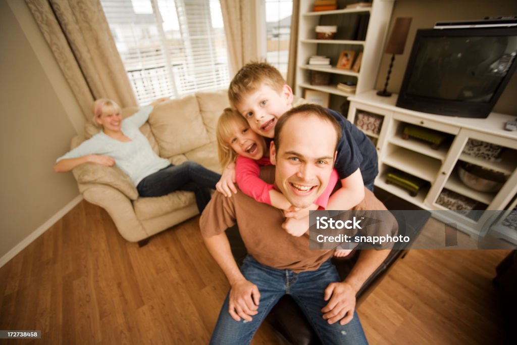 La familia - Foto de stock de Abrazar libre de derechos