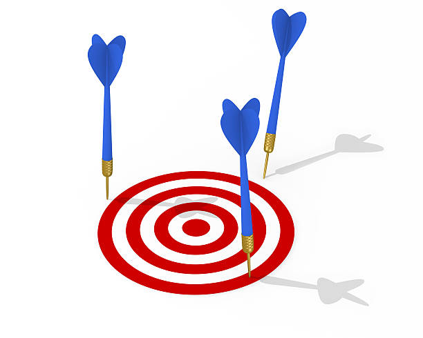недостаточность концепция - dartboard darts arrow sign target стоковые фото и изображения