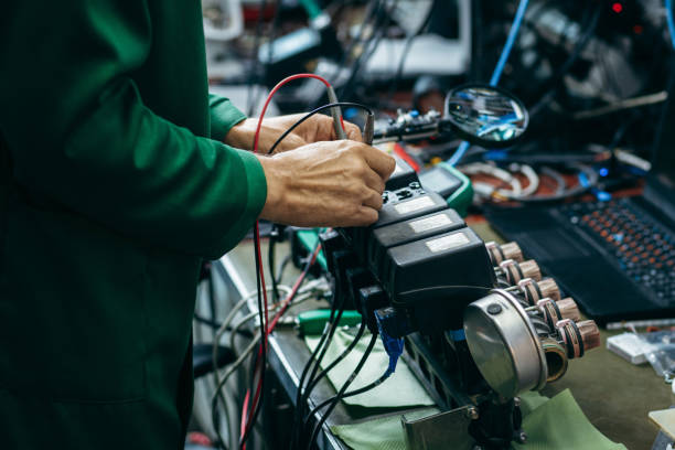 istock Electrician check and repair hydraulic sprayer valves at workshop 1727388737