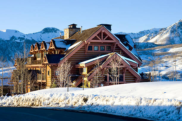 istock Colorado Mountain Cabin in the Snow 172738905