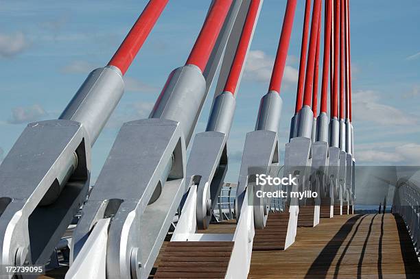 Ponte Suspensa De Parafuso Tensor - Fotografias de stock e mais imagens de Indústria - Indústria, Aço, Cabide - Objeto manufaturado