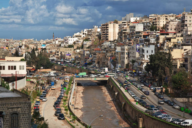 construcción de la ciudad de trípoli en líbano, oriente medio - tripoli fotografías e imágenes de stock