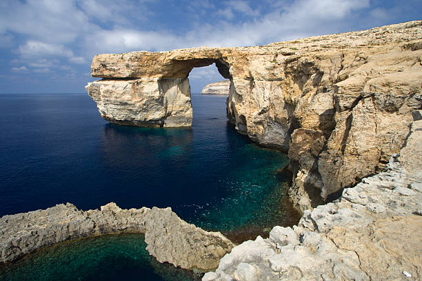 azure ventana, gozo - gozo malta natural arch natural phenomenon fotografías e imágenes de stock