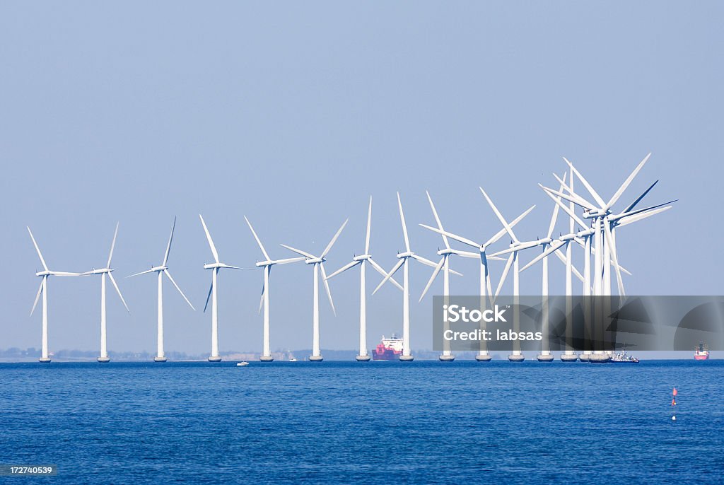 Off shore turbine eoliche. - Foto stock royalty-free di Acqua