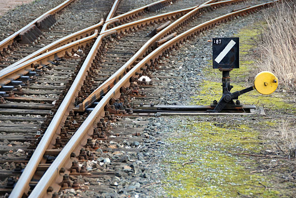 railroad interrupteur de - transformer stone machine metal photos et images de collection