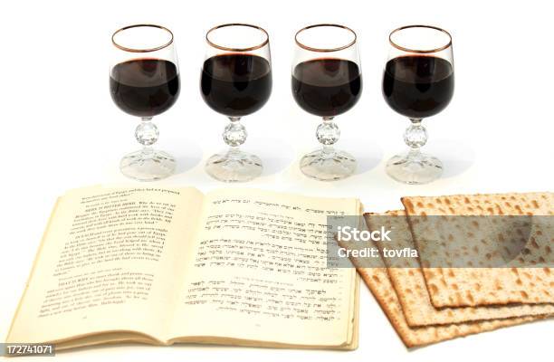 Foto de Páscoa Judaica Refeição e mais fotos de stock de Copo - Copo, Fundo Branco, Quatro Objetos