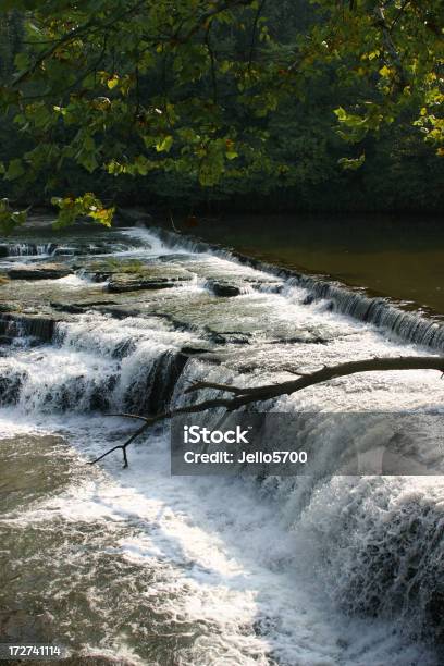 Cascata - Fotografie stock e altre immagini di Acqua - Acqua, Acqua fluente, Ambientazione esterna