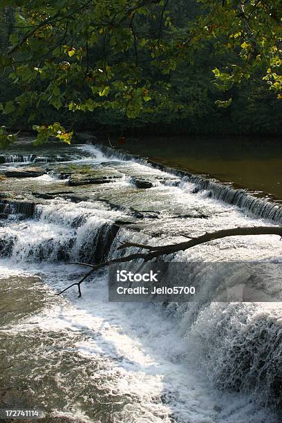 Cascata - Fotografias de stock e mais imagens de Ao Ar Livre - Ao Ar Livre, Cair, Caminhada