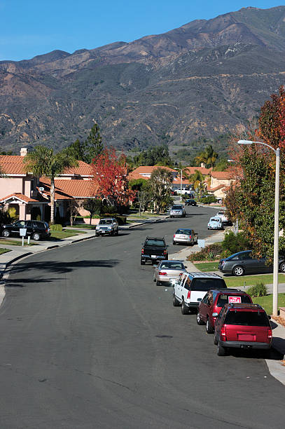 residencial street - saddleback mountain fotografías e imágenes de stock