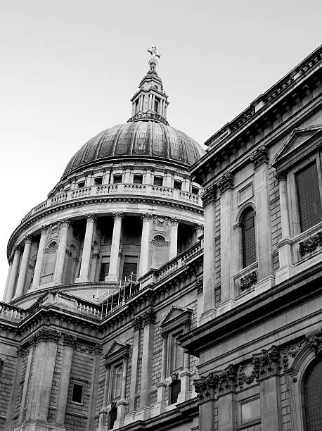 istock Dome at St. Paul's in black and white 172741333