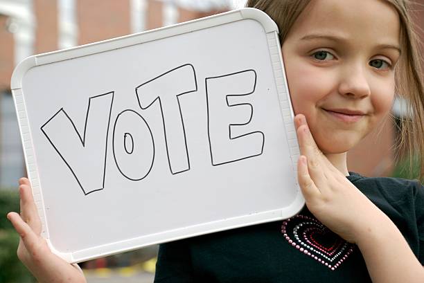 dziewczyna do głosowania - voting election politics little girls zdjęcia i obrazy z banku zdjęć