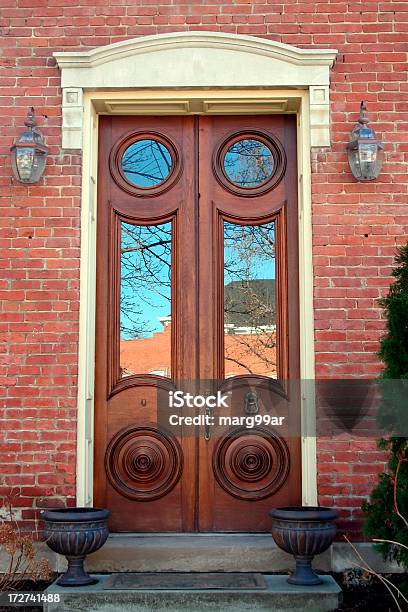 木製のドア - れんが造りの家のストックフォトや画像を多数ご用意 - れんが造りの家, ガラス, ドア