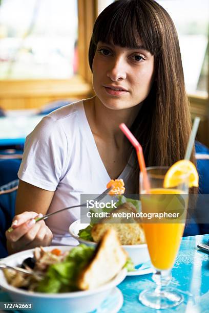 ヘルシーな朝食 - 30代の女性のストックフォトや画像を多数ご用意 - 30代の女性, まぶしい, アウトフォーカス