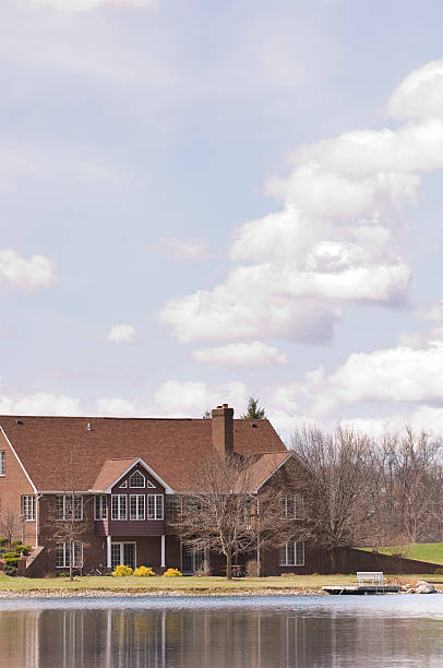 istock House On the Lake 172742672