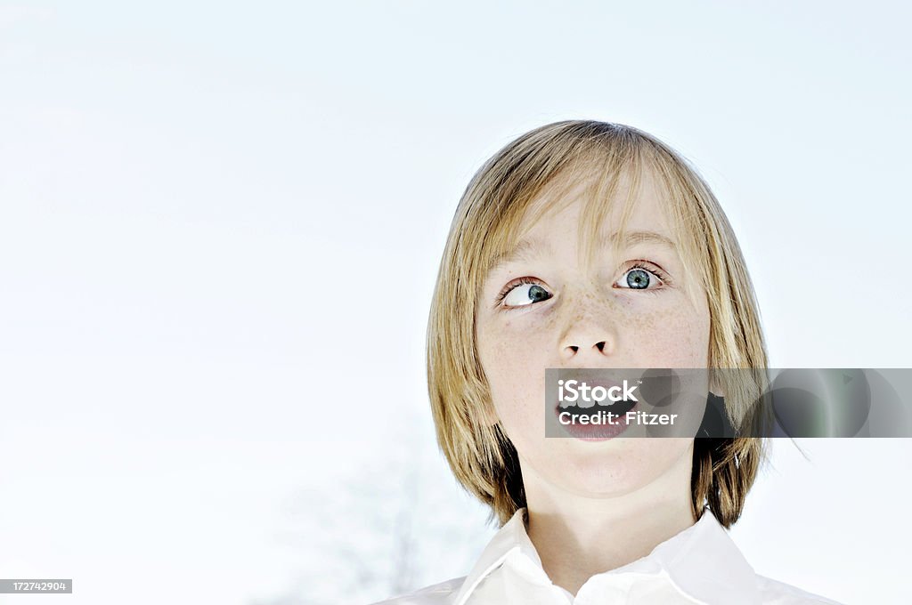 cross eyed ragazzo. - Foto stock royalty-free di Incrociare gli occhi