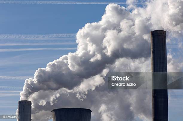 Inquinamento Atmosferico - Fotografie stock e altre immagini di Ambientazione esterna - Ambientazione esterna, Blu, Cambiamenti climatici