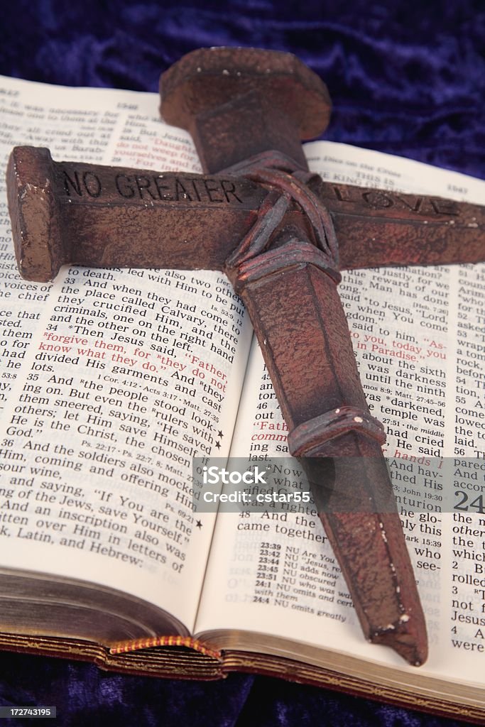 Religiöse: Der Jesu Kreuzigung Luke 23 Bibel Schriften eingemeißelt mit Nagel - Lizenzfrei Bibel Stock-Foto